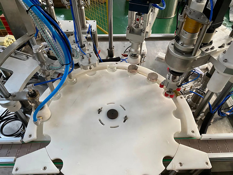 Monobloko pildymo mašina